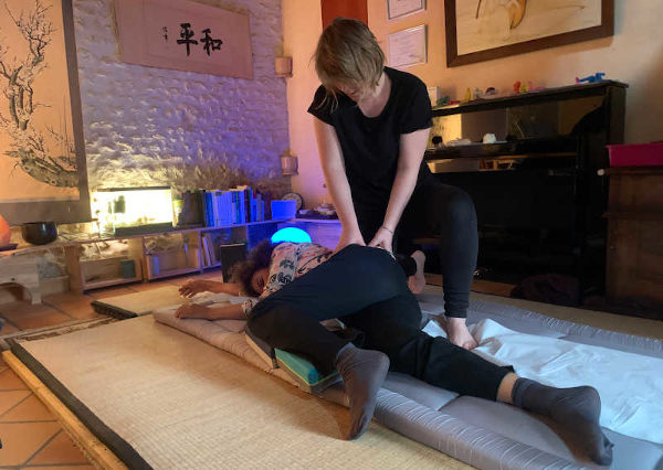 Shiatsu sur futon